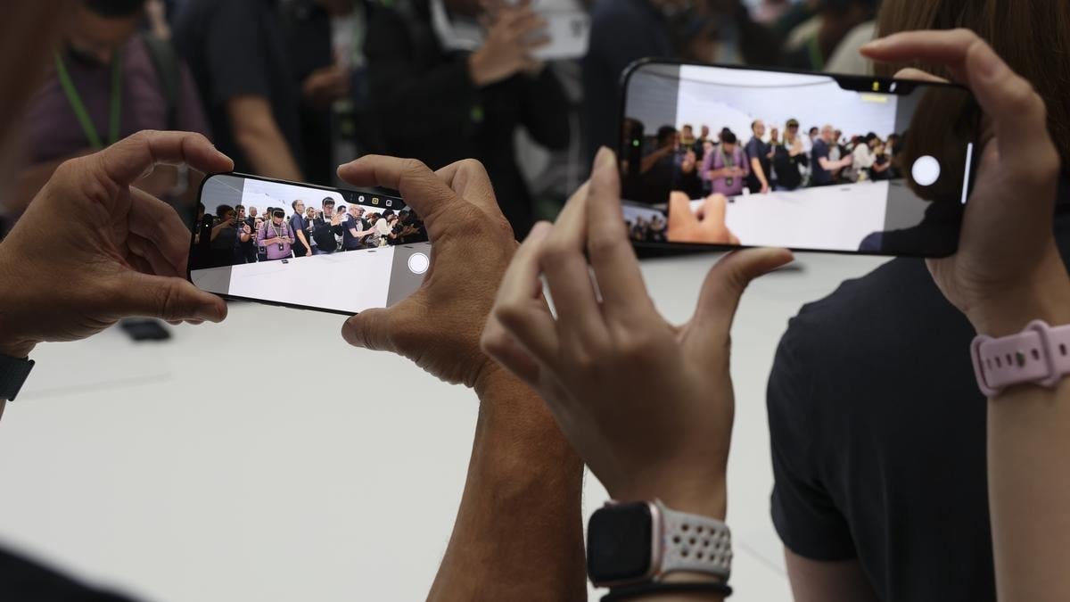 Apple Showcase 68250