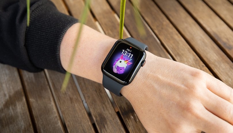 7 Reasons Why You Should Buy an Apple Watch NextPit Apple Watch SE 2022 Test w810h462