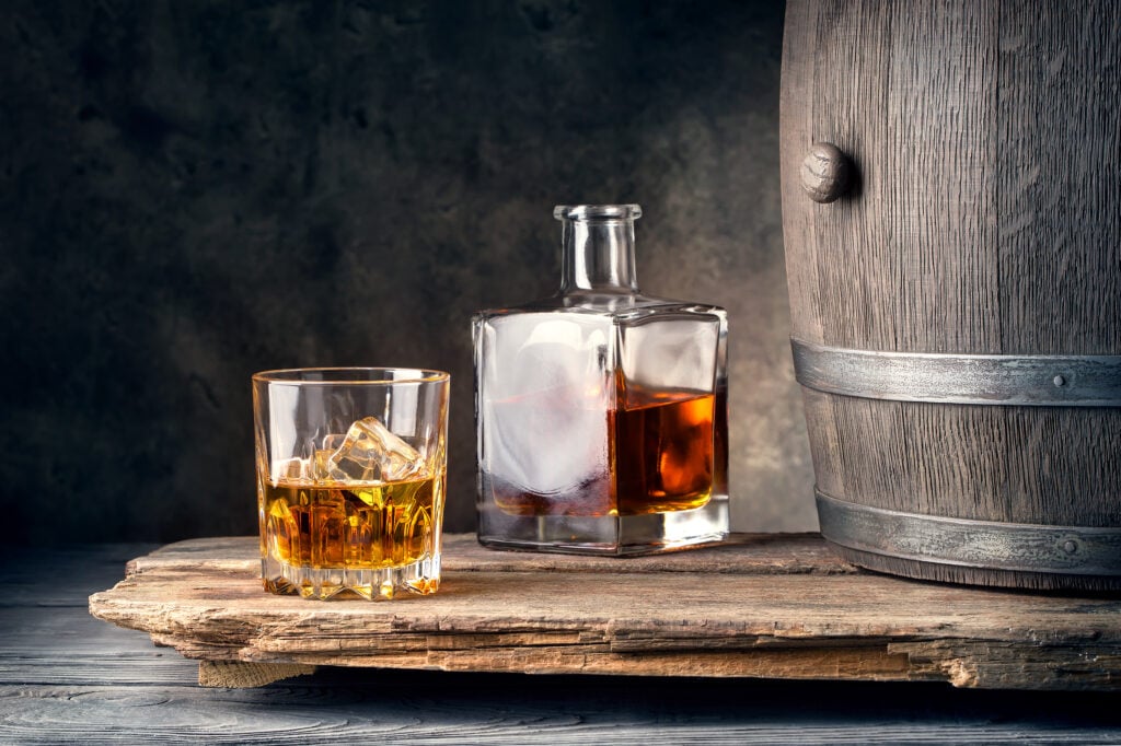 glass whiskey with ice decanter barrel 1024x682