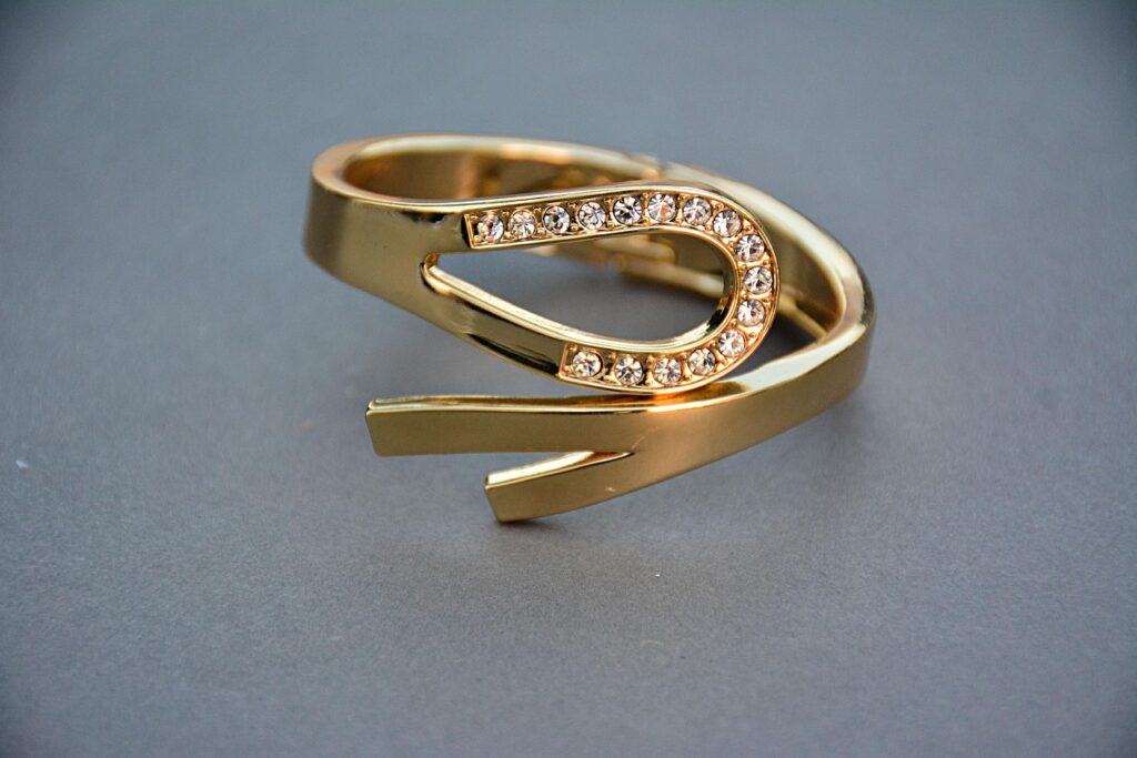 Missoma: Elevating Everyday Style with Timeless Jewelry Pieces and Sustainable Craftsmanship TL;DR: Missoma blends timeless elegance with modern design, offering a wide range of high-quality jewelry. Known for its sustainability and luxury craftsmanship, the brand’s pieces are perfect for anyone looking to elevate their style with pieces that are both chic and eco-conscious. Their services, from fast shipping to custom engraving, cater to diverse needs, ensuring that each customer has a seamless shopping experience.