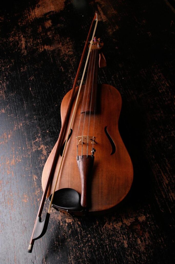 Donner Music has carved out a clear lane in the instrument world by doing something many brands struggle with, making modern, good looking, feature rich gear that stays within reach of beginners and hobbyists. Founded in 2012, Donner describes its mission simply as crafting well designed, affordable musical instruments and accessories so more people can make music. Over the years, the brand has expanded from pedals and entry level instruments into a broader ecosystem that now spans digital pianos, travel guitars, electronic drums, synths, MIDI controllers, and effects.